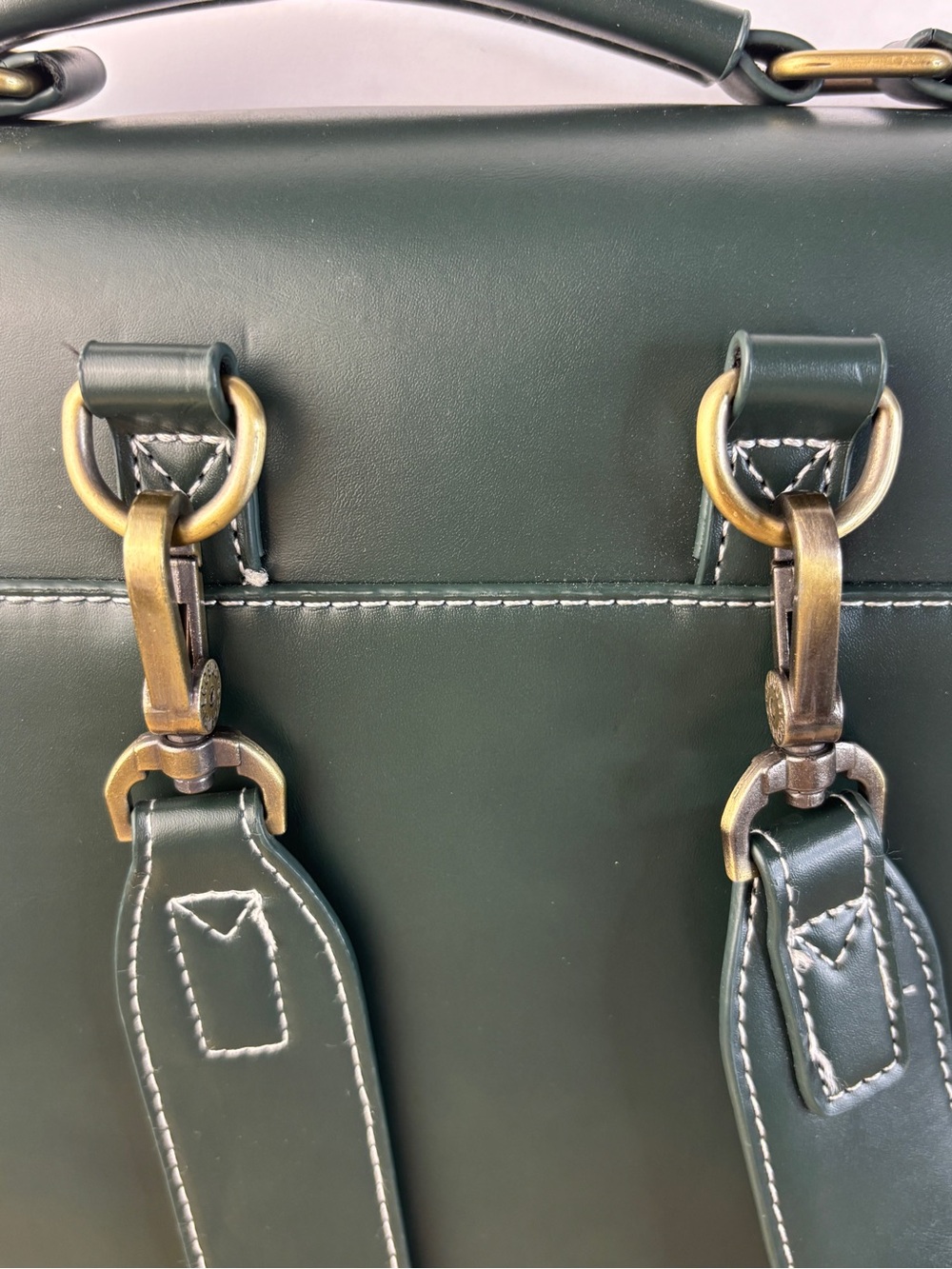 Camellia‎ Vintage-Style Green PU Leather Backpack from the brand Ecosusi UNISEX - Picture 5 of 13